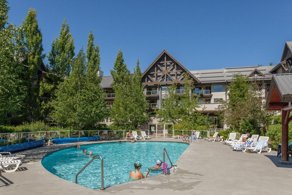 Aspens Mountain Side Resort Whistler Bagian luar foto