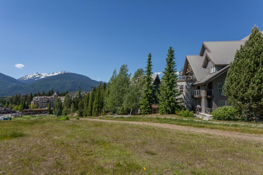 Aspens Mountain Side Resort Whistler Bagian luar foto